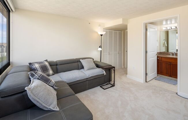 2 beds, 2 baths, $4,200, Unit # 4202