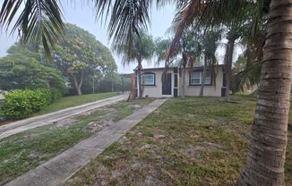 Charming corner lot home in Palm Beach County - 2 Bedroom 1 Bathroom