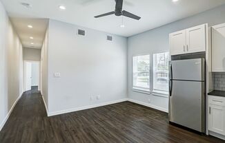 2 beds, 1 bath, 800 sqft, $1,595, Unit 03