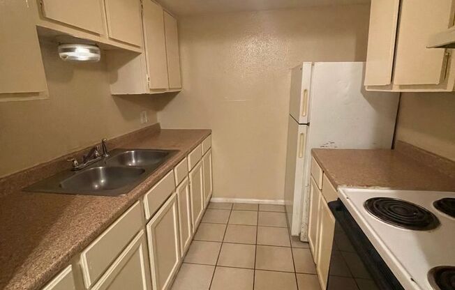 2 beds, 1 bath, 708 sqft, $779, Unit 21