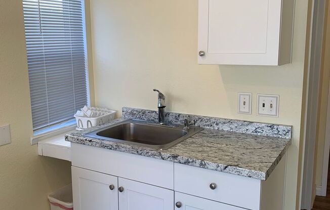 FOR LEASE East Ventura Studio w/private yard