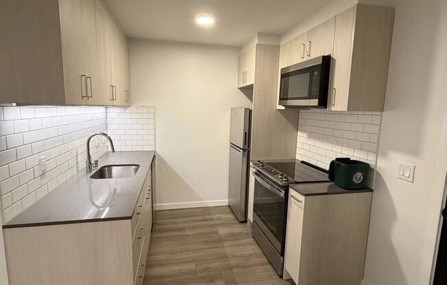 Studio, 1 bath, 363 sqft, $1,394, Unit 12
