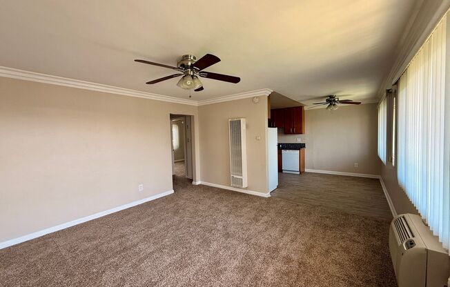 2 beds, 1 bath, $2,595, Unit 4839.5