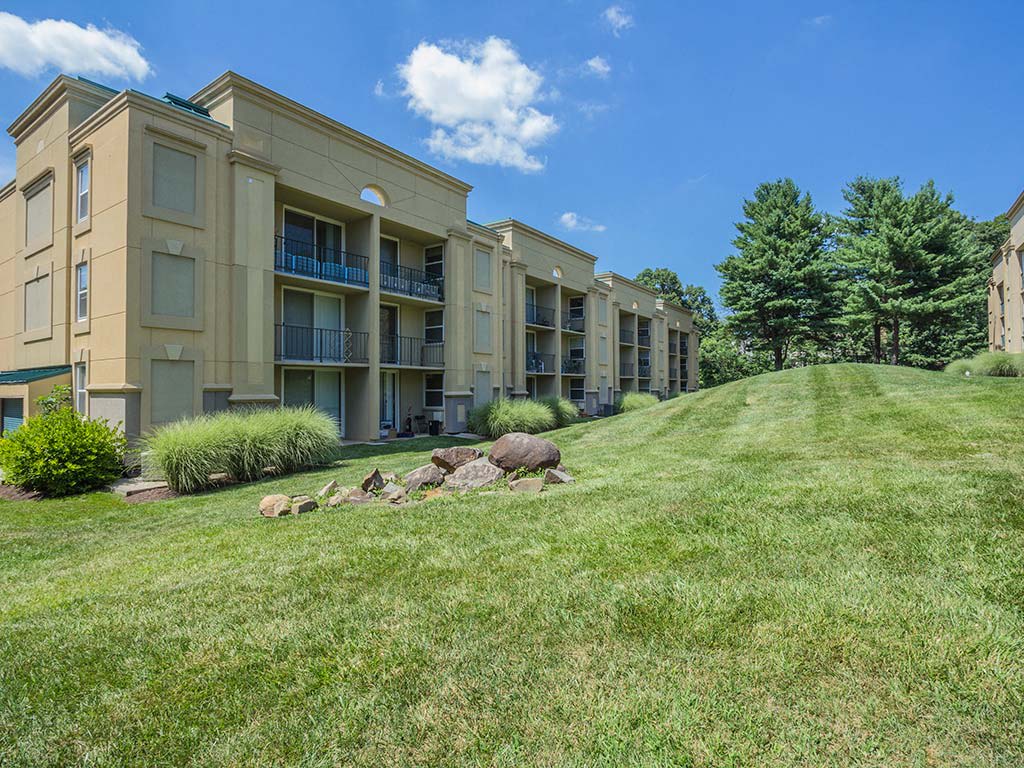 Stuart Woods Apartments in Herndon, VA