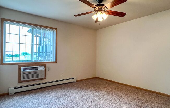 3 beds, 2 baths, 1,265 sqft, $1,620, Unit ML 525-08