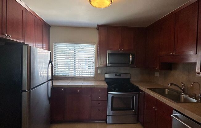 2 beds, 1 bath, $2,395