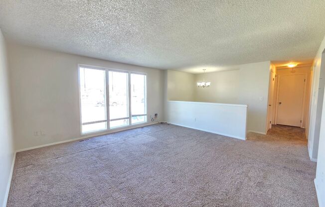 $1,850 - 3 Bed / 2 Bath Bright and Spacious Duplex in Spokane Valley