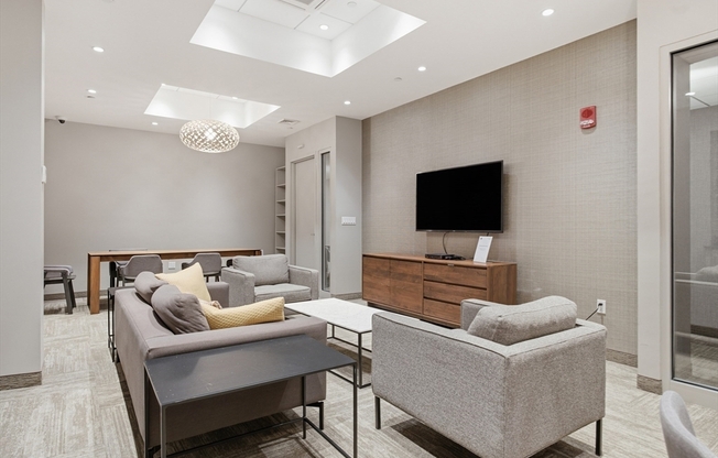 1 bed, 1 bath, 917 sqft, $4,500, Unit 414