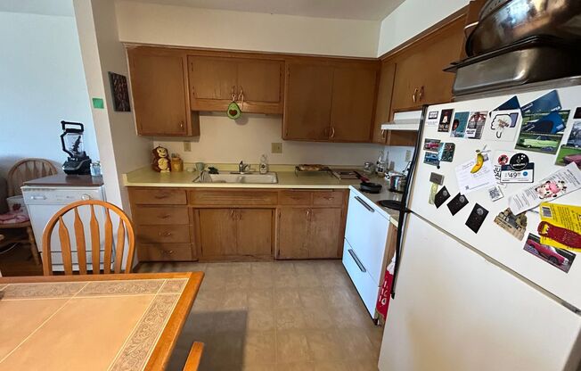 1 bed, 1 bath, $1,015, Unit 9