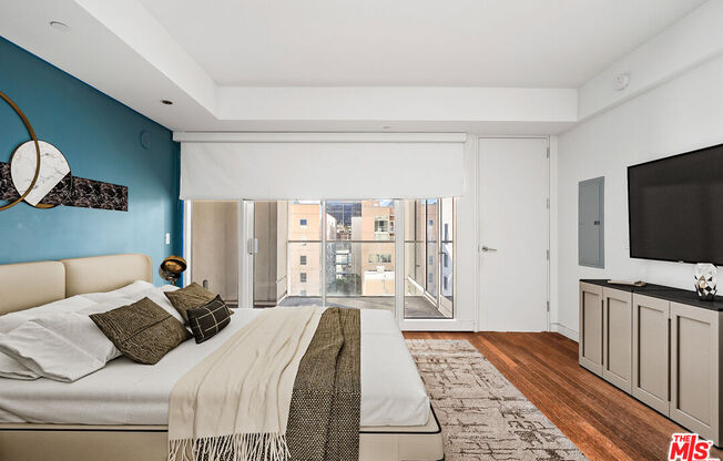 1 bed, 2 baths, 1,220 sqft, $4,500, Unit 11H