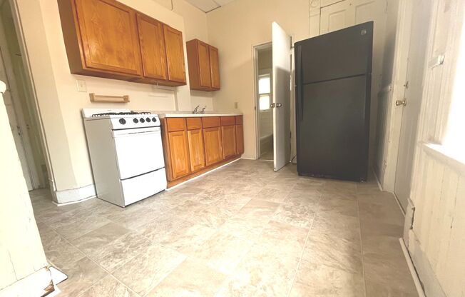 1 bed, 1 bath, $995, Unit 1W