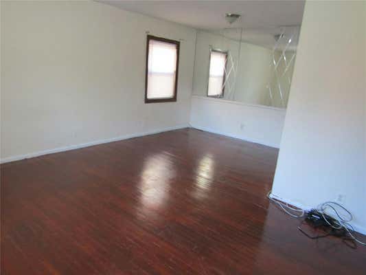 2 beds, 1 bath, 979 sqft, $2,500