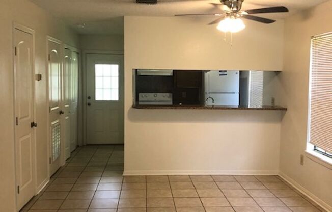 2 beds, 1.5 baths, 1,000 sqft, $800