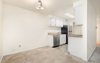 1 Bedroom 1 Bath Condo in Kirkland plus great amenities!