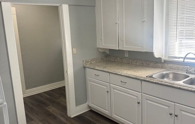 142 W Valencia Dr