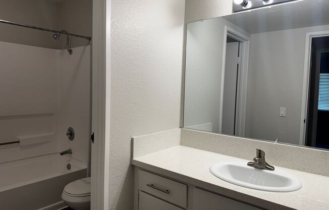 2 beds, 1 bath, 875 sqft, $2,550, Unit 648