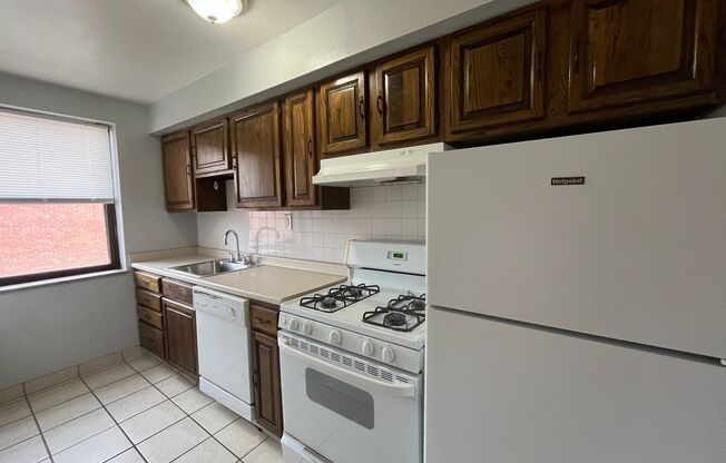 2 beds, 1 bath, 800 sqft, $1,890, Unit 6230 Fifth Ave. #222D