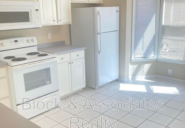 404 CREEKWAY DR