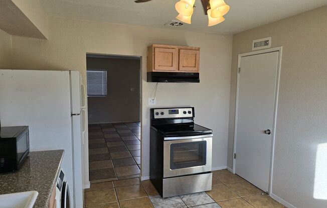 2 beds, 1 bath, 750 sqft, $1,175, Unit UNIT 3