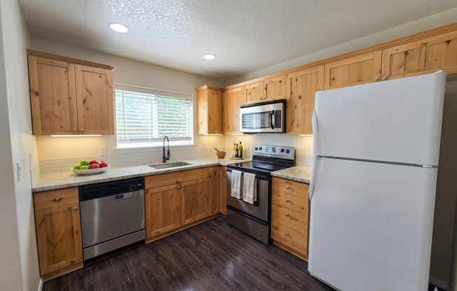 3/2.5 Townhome with walking trails outside backyard!