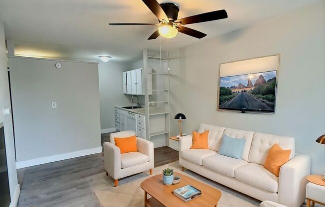 2 beds, 1 bath, 588 sqft, $1,095, Unit Unit 310