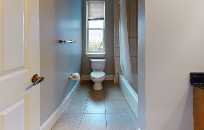1 bed, 1 bath, 898 sqft, $1,350, Unit B