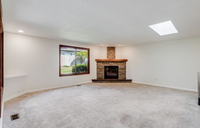 Beautiful 3 Bed, 2 Bath Rental Home in Sunnyside Neighborhood!