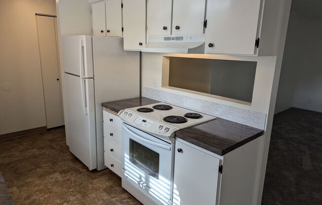 2 beds, 1 bath, 922 sqft, $1,795, Unit 372