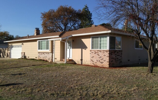 3 Bedroom Home for Rent in South Redding CA | Fenced Yard, Garage & Central HVAC