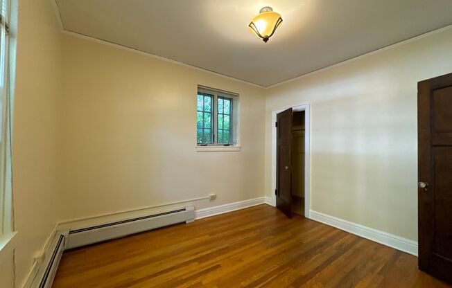 1 bed, 1 bath, 605 sqft, $1,250, Unit B-12