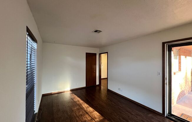 FREE RENT UNTIL 11/15 + Duplex for rent in Norman + Refrigerator included