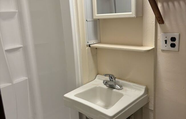 Studio, 1 bath, 230 sqft, $895, Unit 103 Unit A (R1-A)