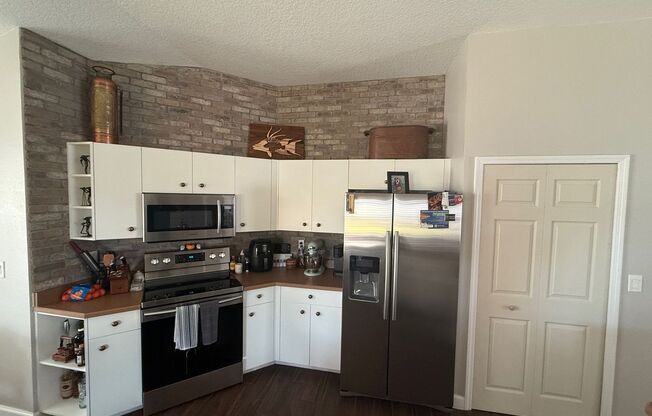 3 beds, 2 baths, $2,500