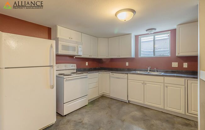 3 beds, 1 bath, 1,008 sqft, $1,140, Unit 02