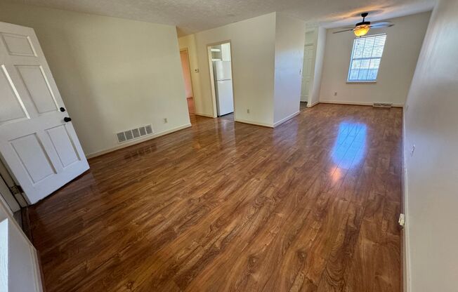 2 beds, 1.5 baths, $1,195, Unit Apt. A