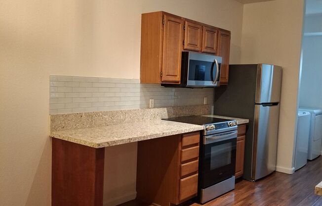 3 beds, 2 baths, $2,495, Unit Unit #1914