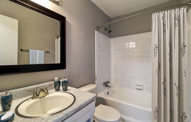 2 beds, 1.5 baths, $825, Unit E1