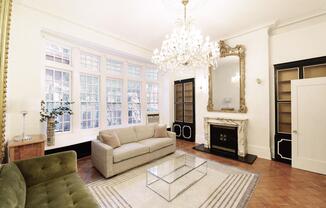 112 E 61 ST