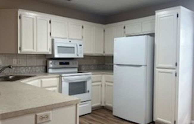 3 beds, 2 baths, $1,025, Unit 7