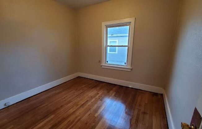 2 beds, 1 bath, $1,195