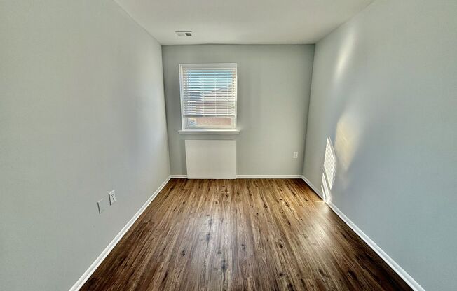 2 beds, 1 bath, $1,400, Unit 2nd Floor