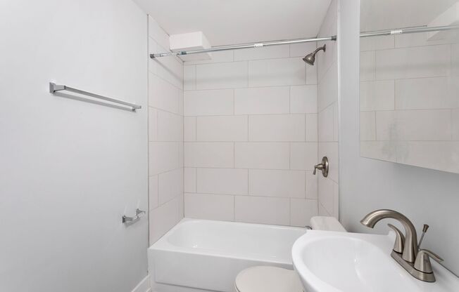 2 beds, 1 bath, 430 sqft, $2,175, Unit 6G