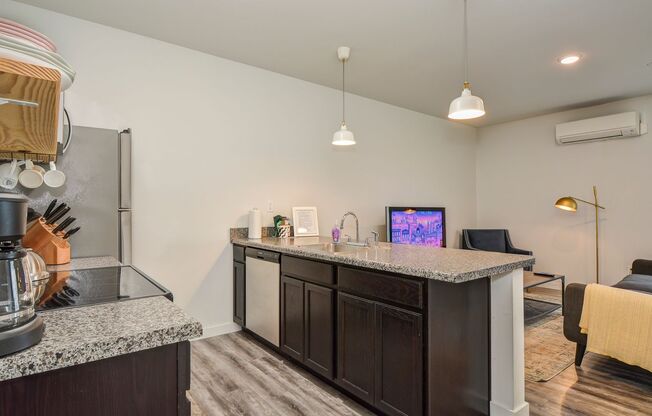 1 bed, 1 bath, 633 sqft, $995, Unit 217