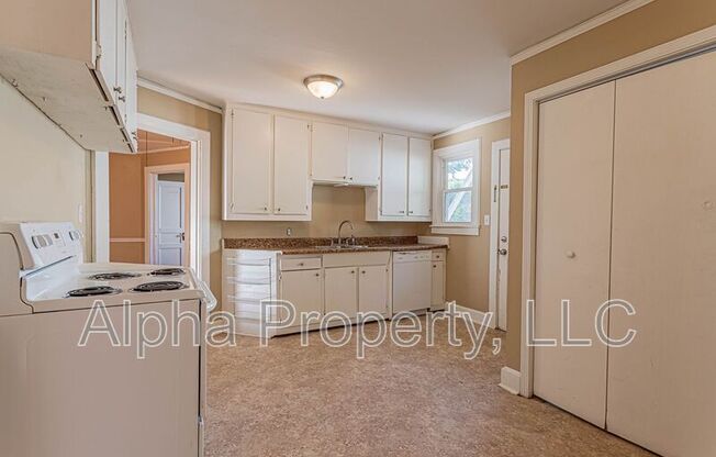 110 DEOYLEY AVE