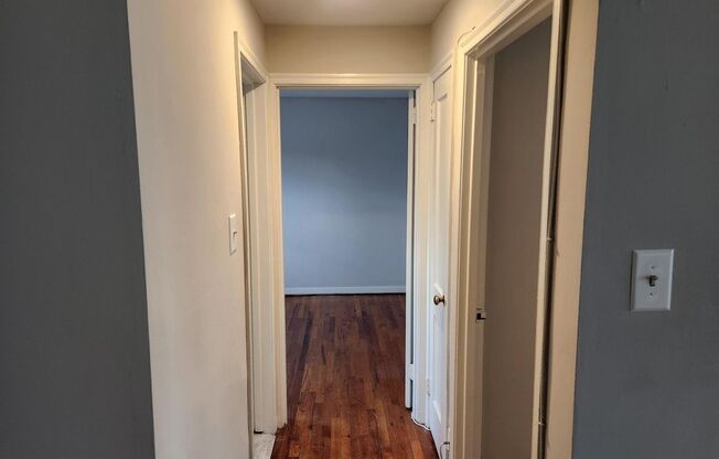 2 beds, 1 bath, 897 sqft, $2,335, Unit B-07