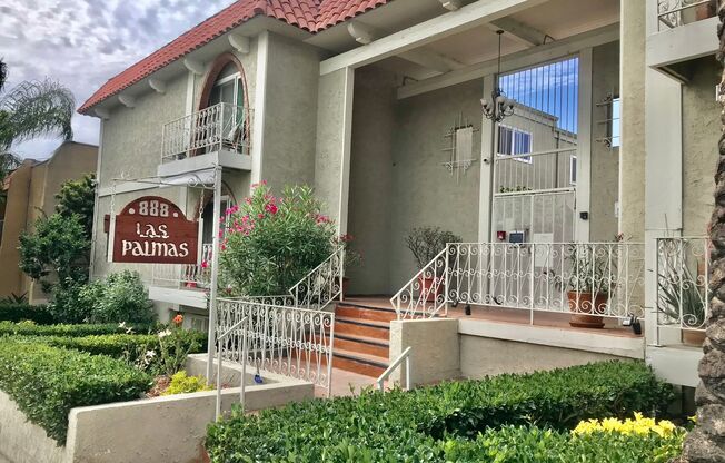 BEAUTIFUL 2 STORY TOWNHOUSE STYLE WITH A/C,  WASHER/DRYER, POOL, AND ONE PARKING SPACE