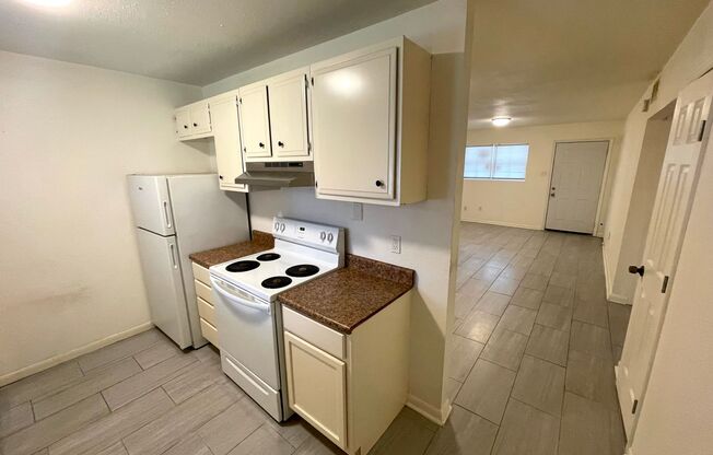 2 beds, 1 bath, 878 sqft, $790, Unit Manya Point #106-RTR - ** MOVE-IN Special**  1/2 off 1st month rent!