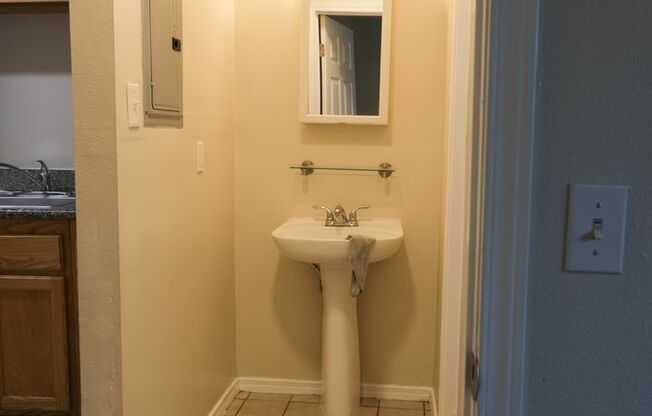 2 beds, 1 bath, 550 sqft, $2,450, Unit 1129-2