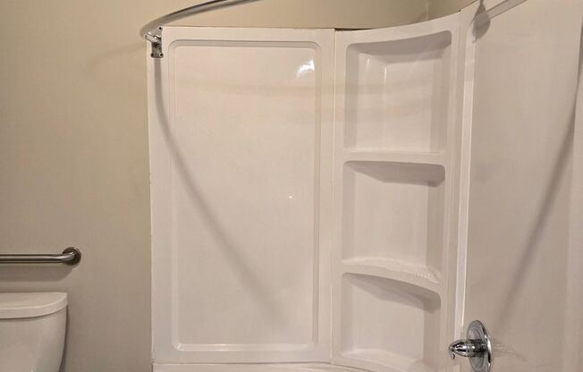 2 beds, 2 baths, 1,100 sqft, $898, Unit 617