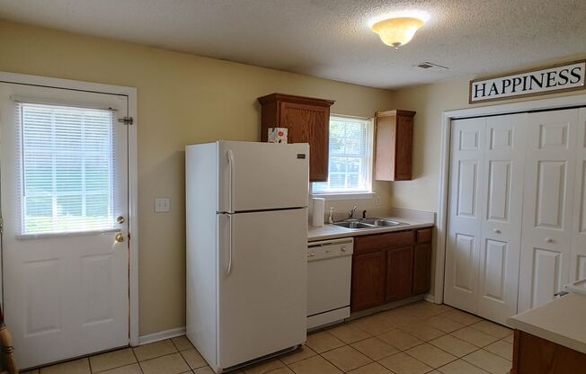 3 beds, 1 bath, $1,495